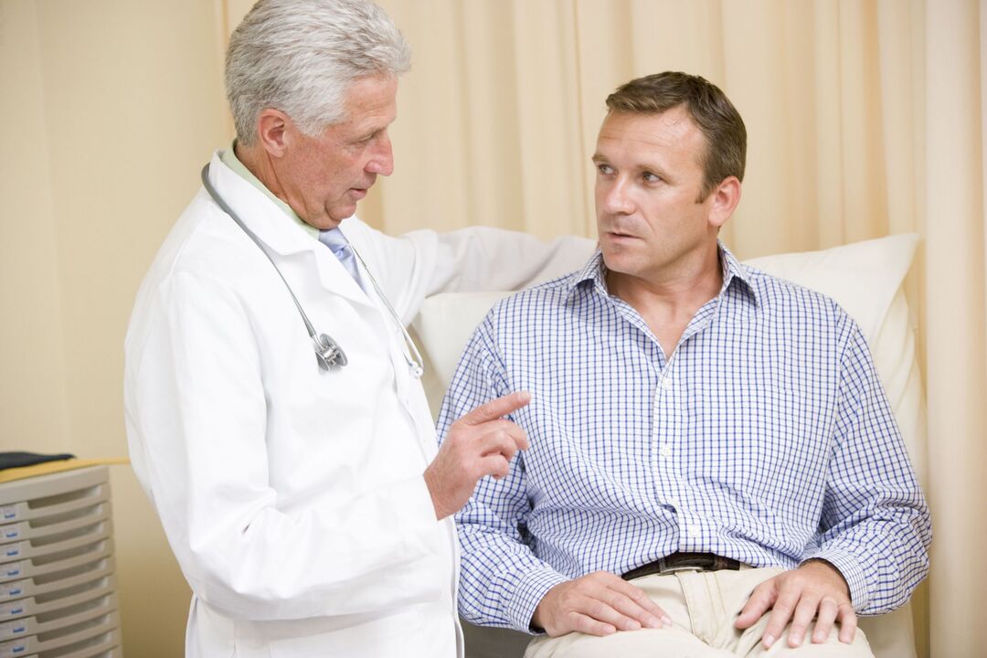Os exames e as consultas cun médico axudarán a un home a diagnosticar e tratar a prostatite de forma oportuna. 
